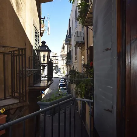 Carlita's In Centro Storico A דירה